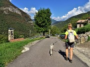 62 Sulla stradetta di Carnito (500 m) con la chiesetta di  San Gaetano